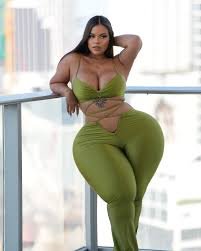 Gracie Bon: Curvy, Confidente y 110kg