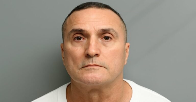 ICE Detiene a Cubano Indocumentado que Amenazó con Colocar una Bomba en Oficina de Congresista de Florida