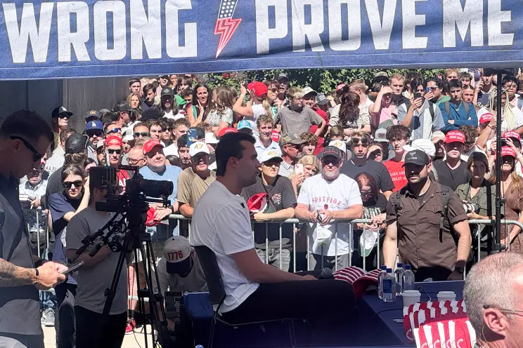 Retórica Inflamatoria y sus Consecuencias Reales – Demócratas animan a jóvenes a enfrentarse a supuestos nazis.