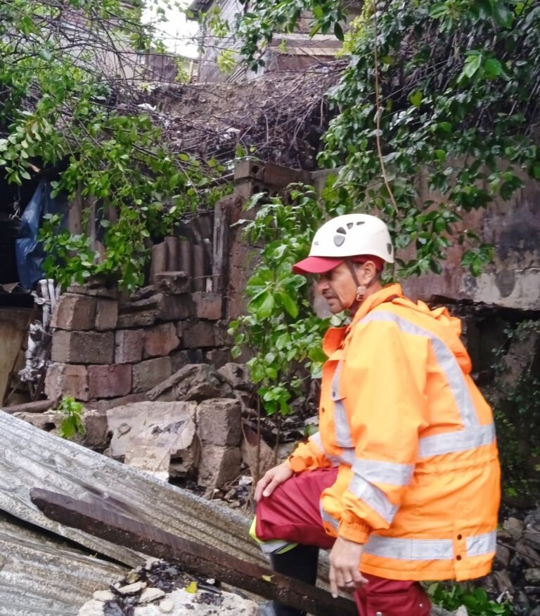 Hombre de 60 años muere bajo los escombros de su vivienda tras deslizamiento de tierra