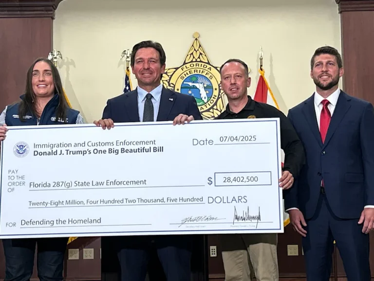  Florida recibe $38.5 millones para ICE