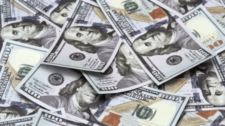 El dólar rompe barrera en Cuba… ¡425 CUP y sigue en ascenso imparable!