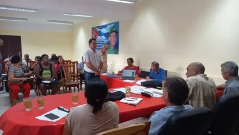 El “sálvese quien pueda” del sistema: el ministro de la Industria Alimentaria deja a las empresas a su suerte