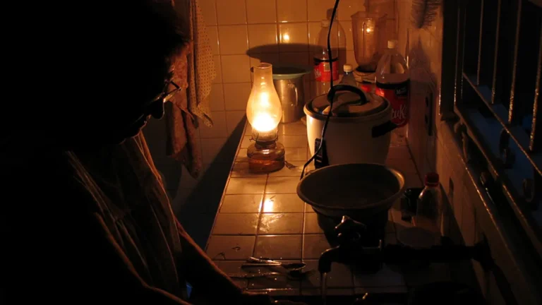 Nuevo colapso eléctrico en el oriente cubano deja a Santiago sin servicio indefinido