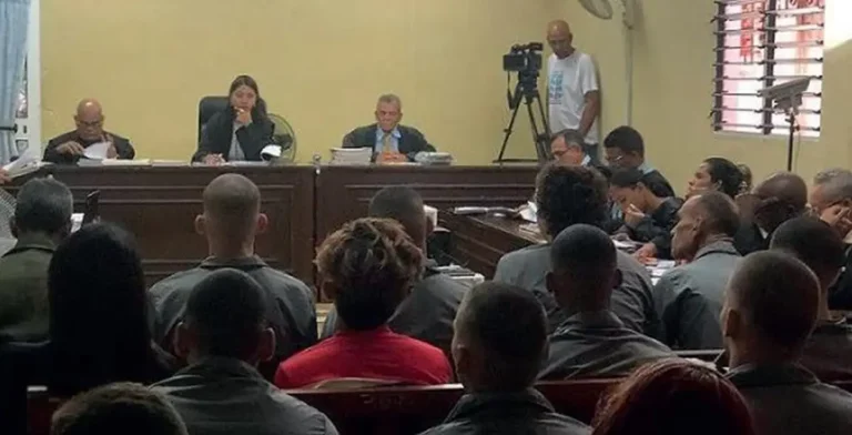 Régimen cubano condena con largas penas a manifestantes de Granma para sembrar miedo y frenar protestas rgimen-cubano-condena-con-largas-penas-a-manifestantes-de-granma-para-sembrar-miedo-y-frenar-protestas-P