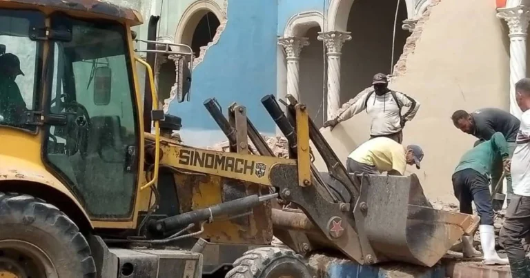 Familias de Camagüey Luchan por Recuperarse de Derrumbe Mientras el Huracán Melissa Amenaza con Nuevas Lluvias