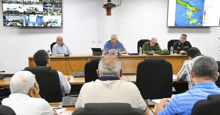 Gobierno Cubano Califica de «Muy Compleja» la Situación en Granma y Santiago de Cuba ante el Huracán Melissa