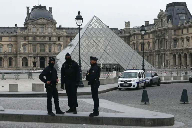 Una Afrenta al Patrimonio Mundial: Ladrones Asaltan el Museo del Louvre y Sustraen las Joyas Históricas de Napoleón en una Audaz Operación 2025-morning-source-close-case-113785731