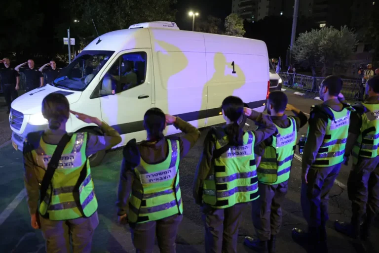 Hamas entrega un cuerpo que no corresponde a un rehén israelí