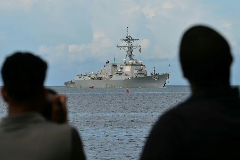 Destructor Estadounidense USS Gravely Atraca en Trinidad y Tobago en Medio de Tensiones con Venezuela