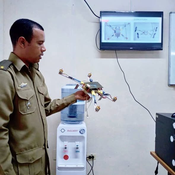 Presentan Drone ‘Hecho en Cuba’ con Piezas Recicladas en Foro del MINFAR