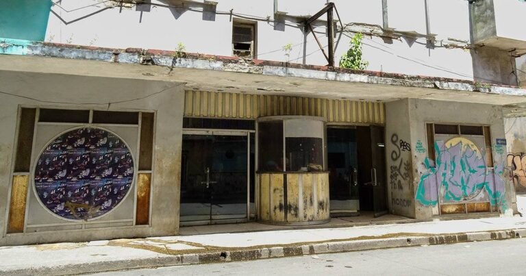 Las Ruinas del Teatro Musical de La Habana: Un Patrimonio Cultural Devorado por la Desidia y la Insalubridad
