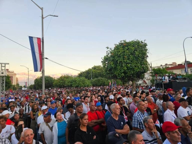 Régimen Cubano Insiste en Marcha Masiva Pese a Crisis Sanitaria y la Amenaza de un Huracán