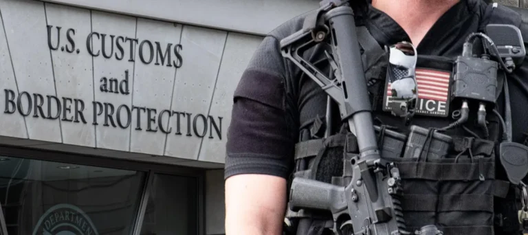 El lado más oscuro de la suplantación de agentes de ICE