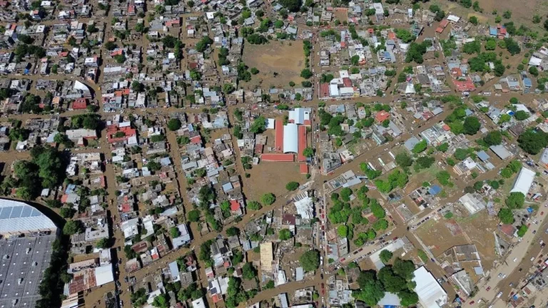 Lluvias en México Dejan 47 Muertos y 38 Desaparecidos; Sheinbaum Visita Zonas Afectadas