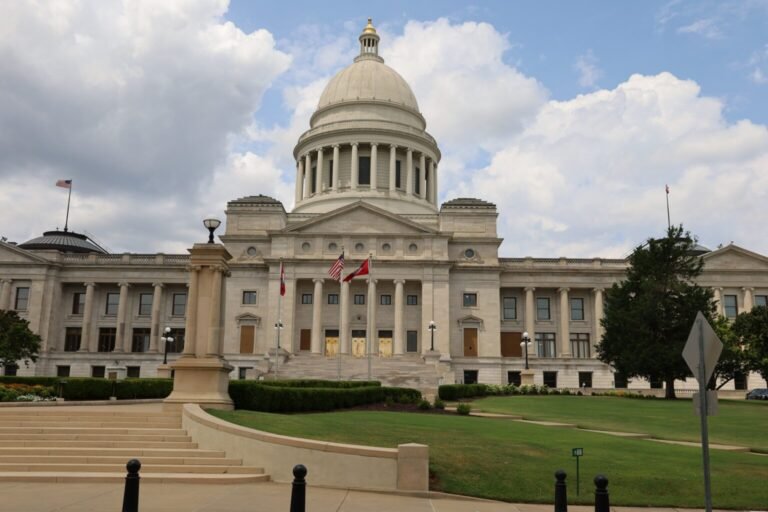 Cubana enfrenta cargos en Arkansas por voto ilegal