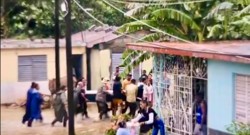 Vecinos de Bayamo Cargaron Ataúd a Hombros ante Inundaciones y Falta de Servicio Fúnebre