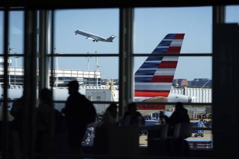 Cierre federal deja a aeropuertos de EE.UU. sin controladores y paraliza vuelos aeropuerto-eeuu_12179040_20251007092606