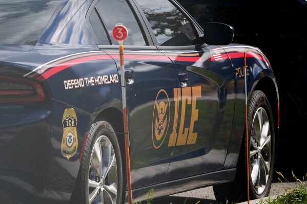 Juez federal bloquea polémica política de Trump sobre menores migrantes al cumplir 18 años