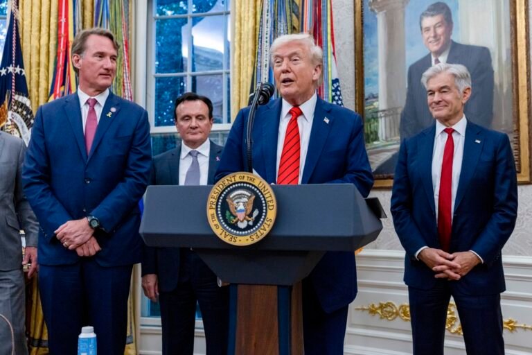 Trump Ordena Pago a Militares con Fondos del Pentágono Mientras el Cierre de Gobierno se Extiende