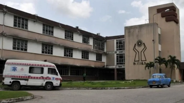 Turista español en estado crítico en un hospital de Villa Clara sin los antibióticos que necesita