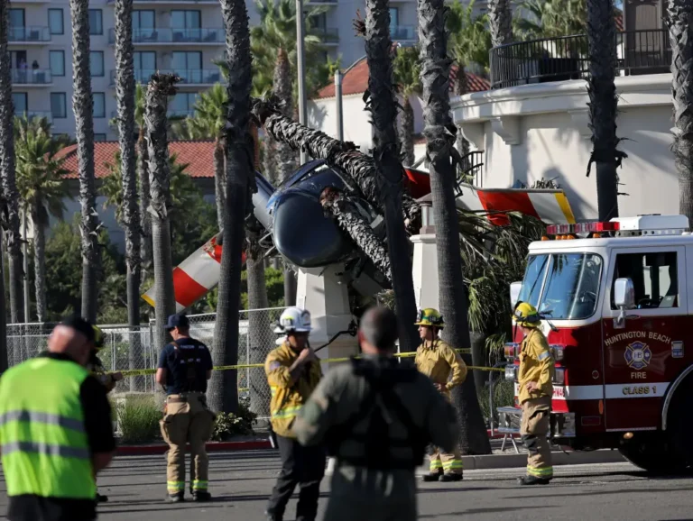 Cinco Heridos Tras Estrellarse un Helicóptero a Pocos Metros de una Concurrida Playa en California