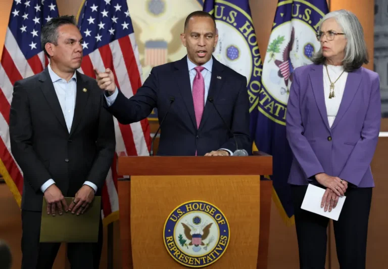 Demócratas Admiten Prolongar el Cierre del Gobierno para Obtener ‘Poder de Negociación’