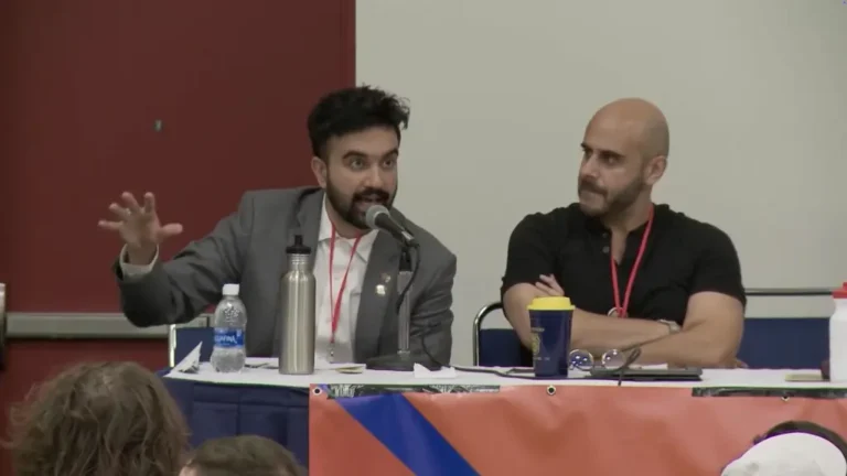 Video Reaviva Polémica por Declaraciones de Candidato que Vincula al NYPD con el Ejército de Israel make-clear-boot-nypd-neck-114353435