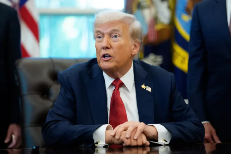 Trump pide cárcel para gobernador de Illinois, quien responde acusándolo de "demencia" united-states-president-donald-j-113026165