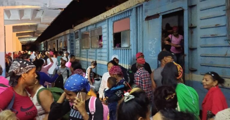 Tren con evacuados sufre incidencia crítica en zona inundada de Río Cauto