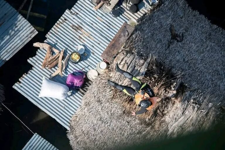 Rescate tardío en Río Cauto: familias pasan 48 horas atrapadas en techos