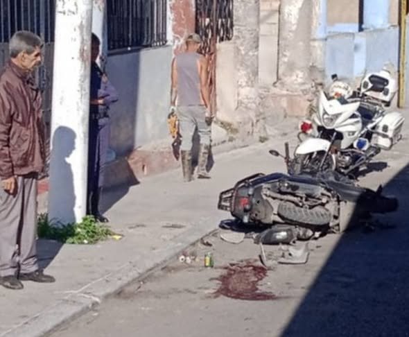 Accidente de Tránsito en la Calzada de 10 de Octubre Involucra a una Moto