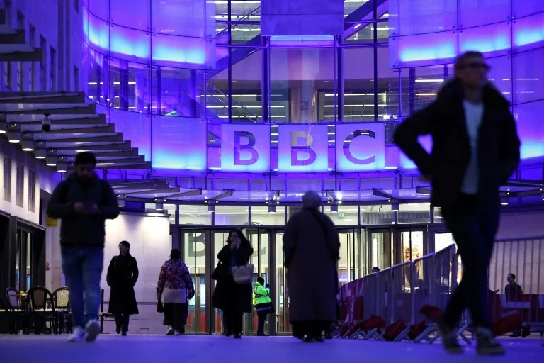 Trump afirma sentirse «obligado» a demandar a la BBC por edición engañosa de su discurso