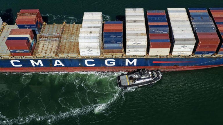 Trump Admite Implicitamente que Aranceles Afectan a Consumidores, Contradiciendo su Narrativa Anterior