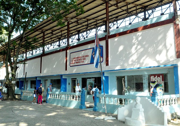 Denuncian Abandono del Estadio «10 de Octubre» de Yara Mientras Combustible se Desvía al Mercado Negro