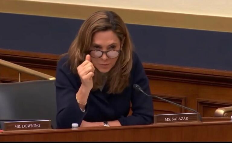 Congresista María Elvira Salazar Alerta sobre una «Peligrosa Pérdida» del Voto Hispano para el Partido Republicano