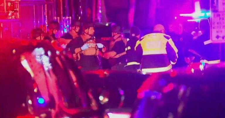 Trump envía condolencias tras tiroteo en Brown University; confusión inicial sobre captura del sospechoso 1765670166-trump-envia-condolencias-familias-victimas-tiroteo-brown-2-muertos-confirmados