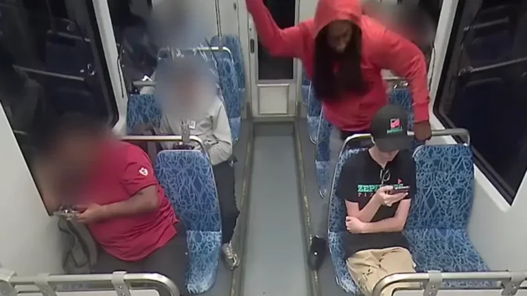 Inmigrante indocumentado y sin hogar, deportado dos veces, es acusado de apuñalar a un hombre en el tren ligero de Charlotte