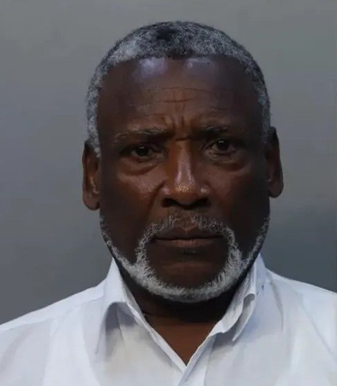 Hombre de Miami arrestado por cobrar el Seguro Social de su madre fallecida durante más de cuatro años