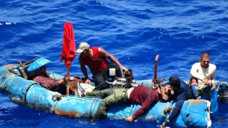 Guardia Costera de EE.UU. Repatría a 6 Balseros Cubanos Interceptados en el Mar