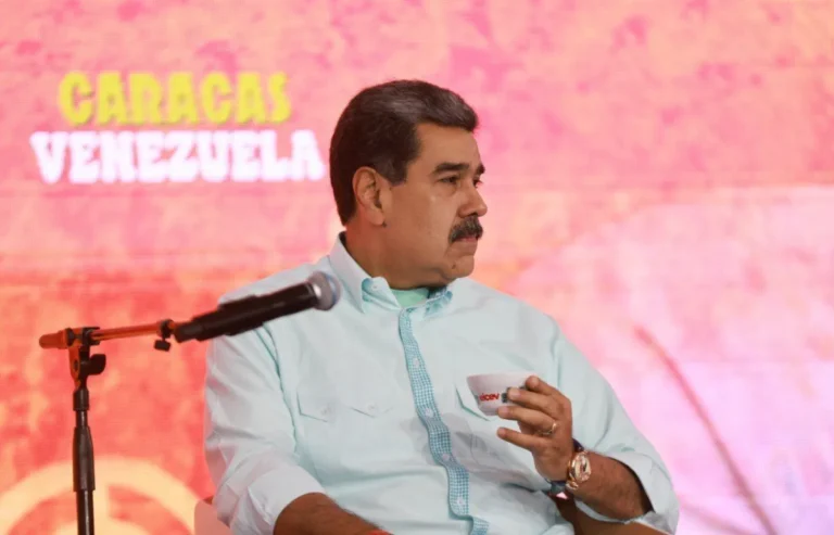 Maduro reaparece públicamente tras días de ausencia y rumores de fuga
