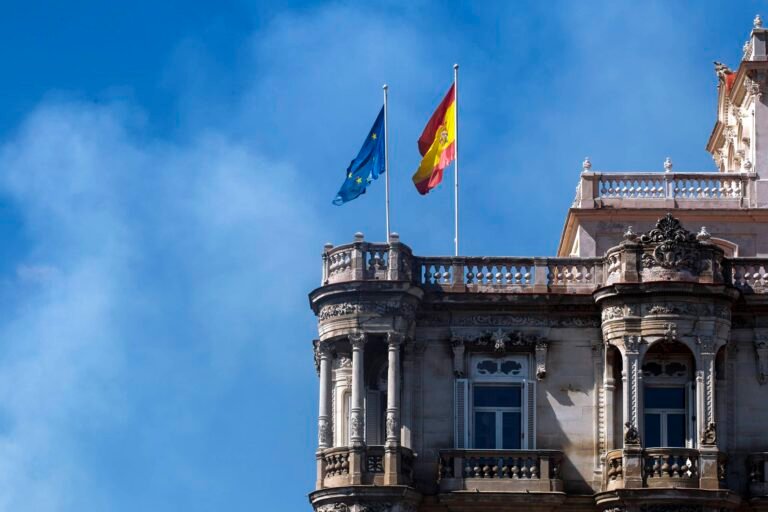 Consulado de España en La Habana Incrementa Citas para Nacionalidad por Ley de Memoria Democrática