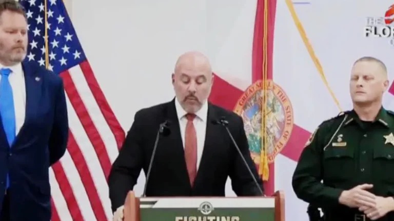 Florida propone una ley draconiana para bloquear el acceso financiero y legal de inmigrantes indocumentados