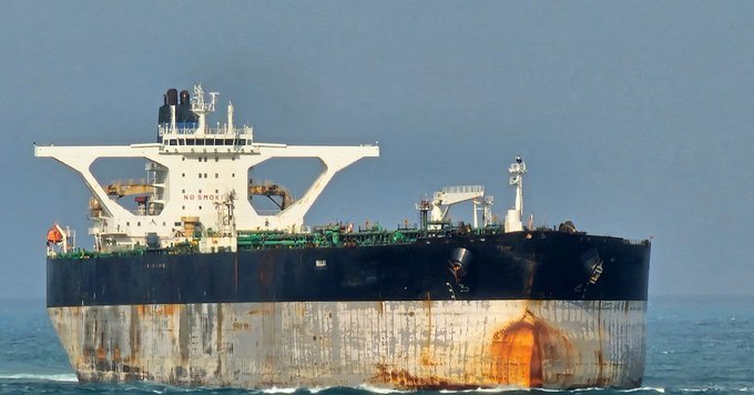 Juego de Guerra en el Atlántico: EE.UU. Captura Petrolero Vinculado a Sanciones a Pesar de la Escolta de un Submarino Ruso