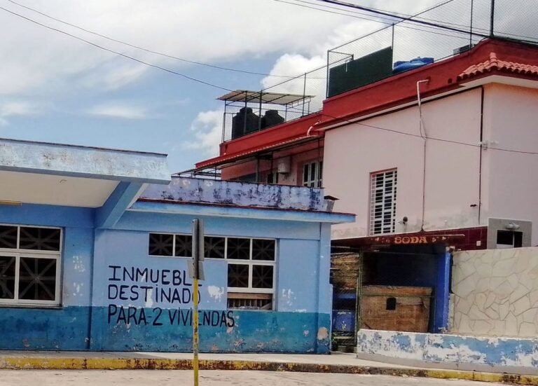 Denuncian que intendente de 10 de Octubre vendió terminal de ómnibus de Batabanó a un cubanoamericano pese a estar asignada a dos familias por vivienda Antes