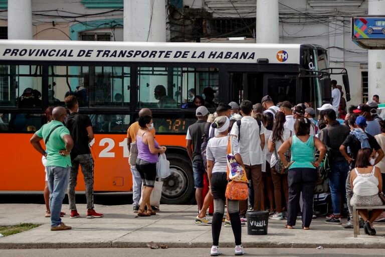 Habana Restablece Parcialmente su Transporte Público con Horarios y Rutas Limitadas
