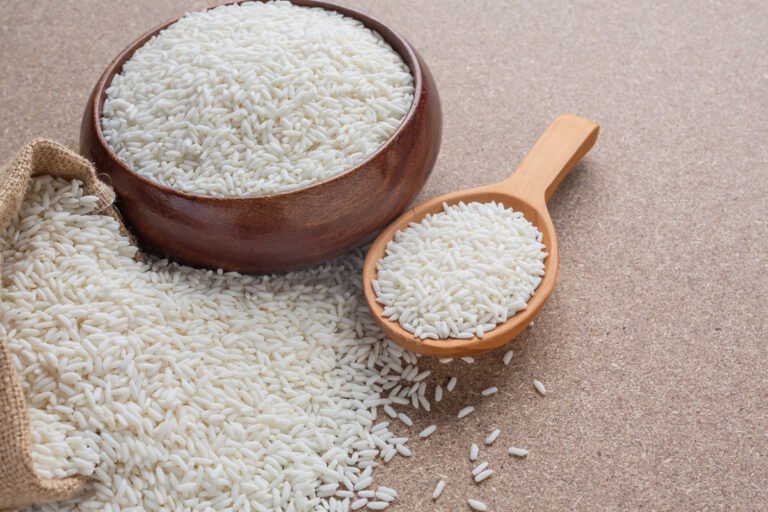 Denuncian que gobierno trasladó 100 toneladas de donación de arroz desde Yara hacia Manzanillo