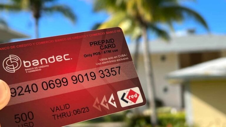 Trabajadores de Niquero denuncian que banco BANDEC no pagará salarios hasta saldar deuda de 10 millones de pesos