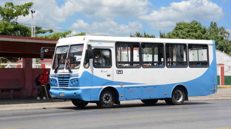 Denuncian que chofer del MEDIBUS amenazó a médico oftalmólogo y que nueva ruta estafa a pacientes con turnos oncológicos