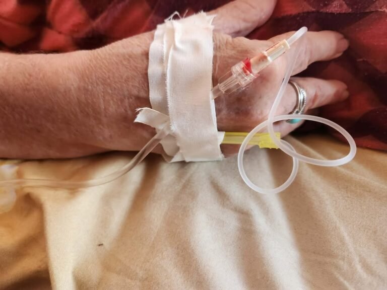 Ciudadana de Víbora Park denuncia que un brote viral agrava la crisis sanitaria en La Habana: «No hay agua, no hay medicinas, y el hospital puede no tener ni un suero»
